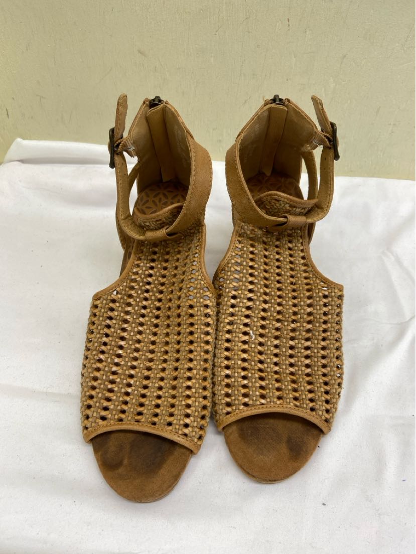 Baretraps Women's Size 10 Tan Open Toe Pumps