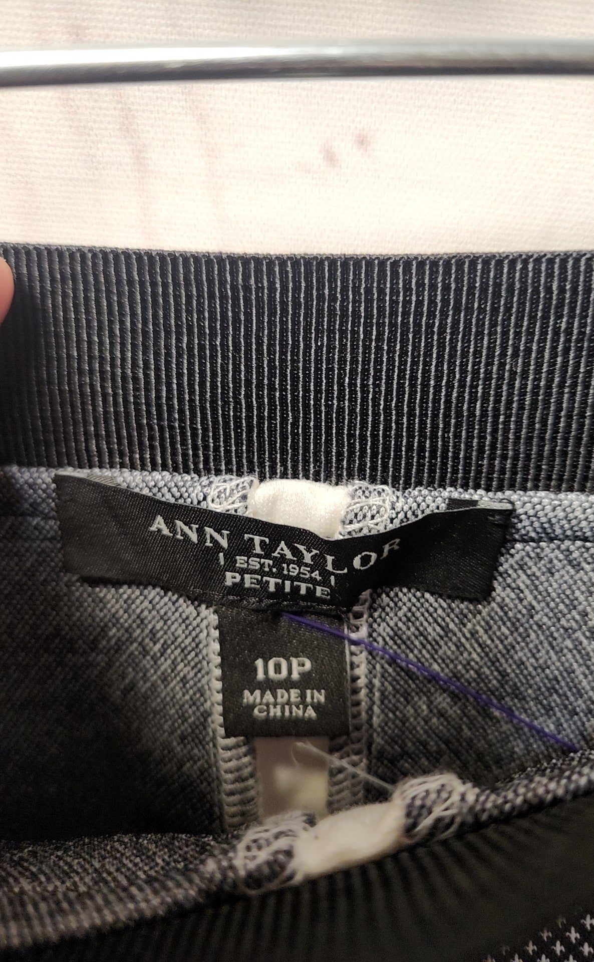 Ann Taylor Women's Size 10 Petite Black Skirt