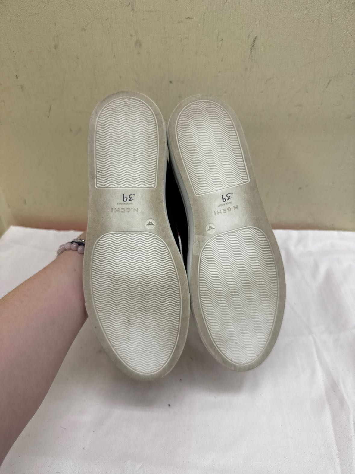M. Gemi Women's Size 39 = 8-1/2 Black Flats