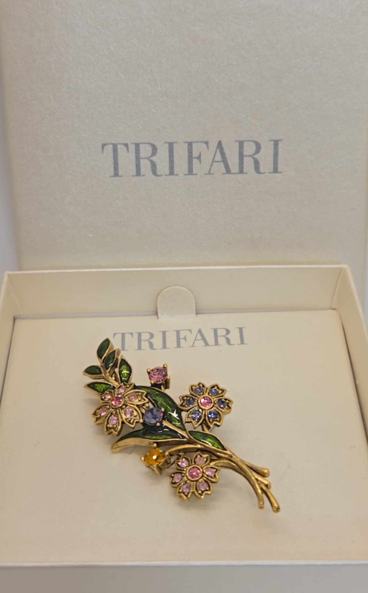 VTG NIB Trifari Gold Floral Motif Brooch Pin