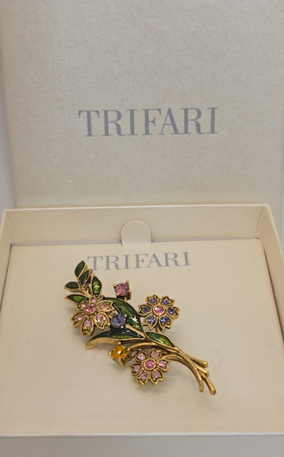VTG NIB Trifari Gold Floral Motif Brooch Pin