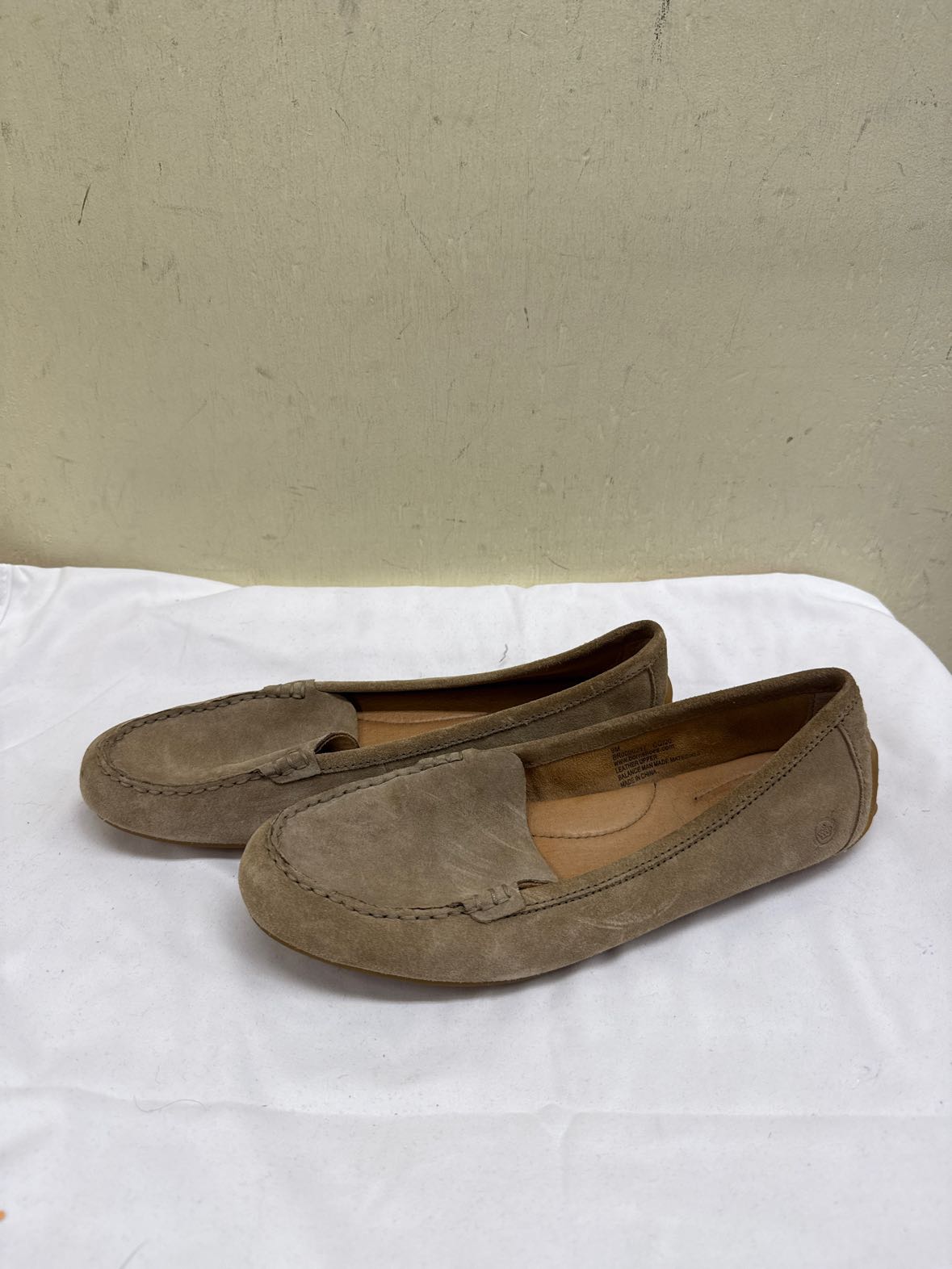Born Women's Size 9 Tan Flats Shoes