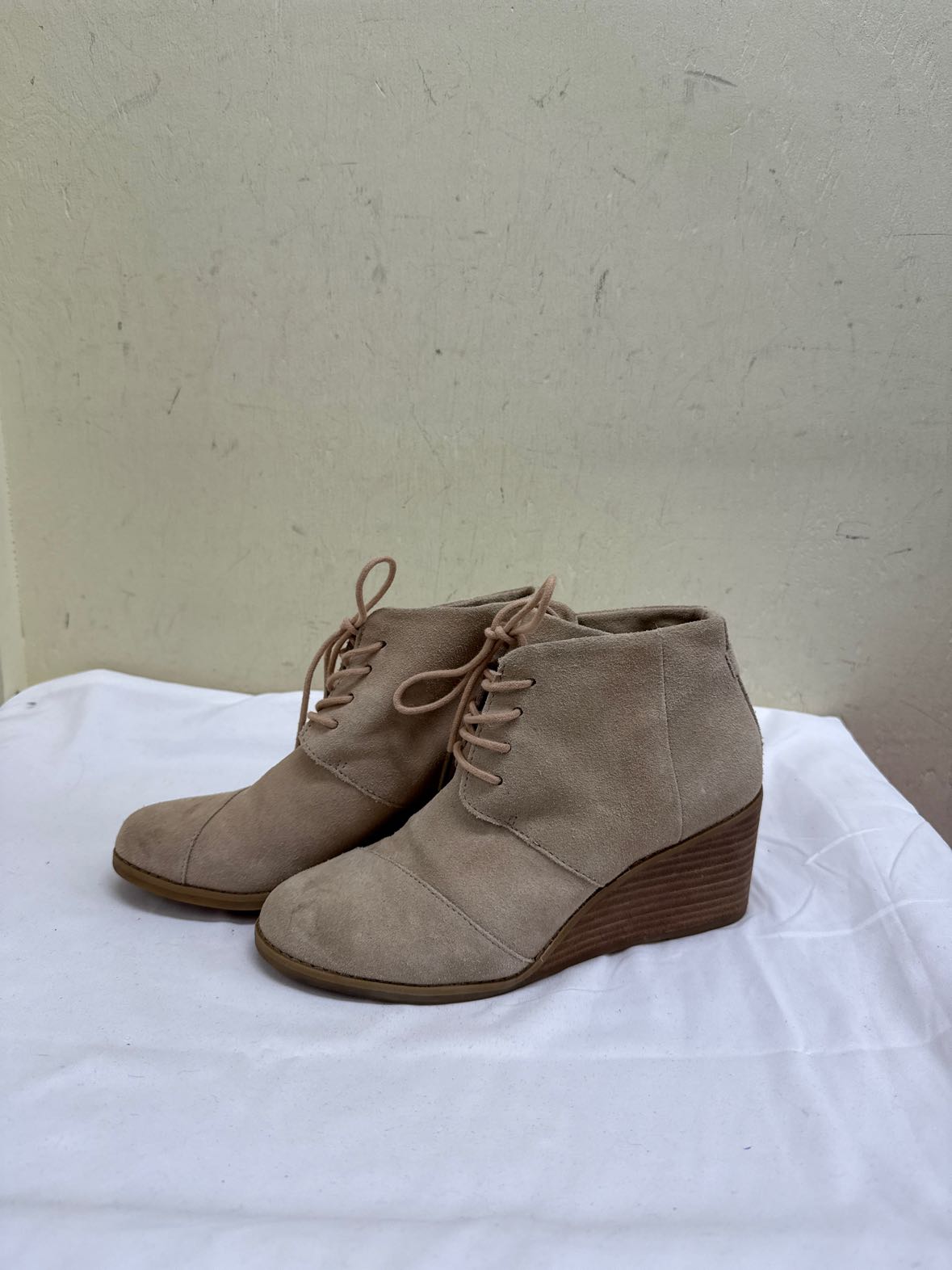 Toms Women's Size 6-1/2 Beige Boots