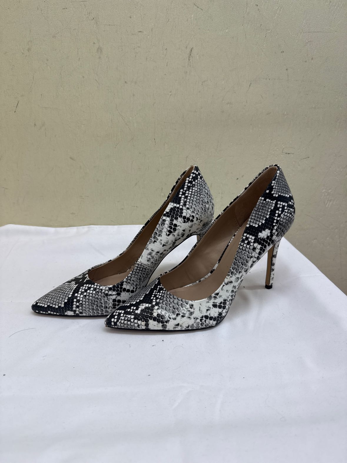 Mix No6 Women's Size 9-1/2 Black & White Pumps Shoes