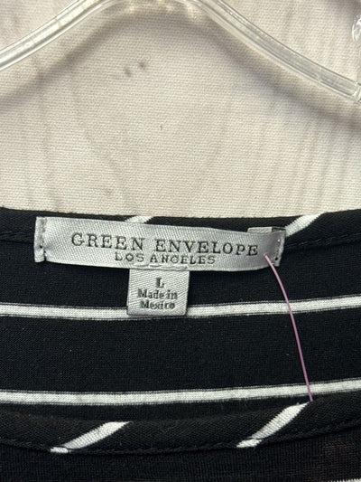 Green Envelope Women's Size L Black Short Sleeve Top
