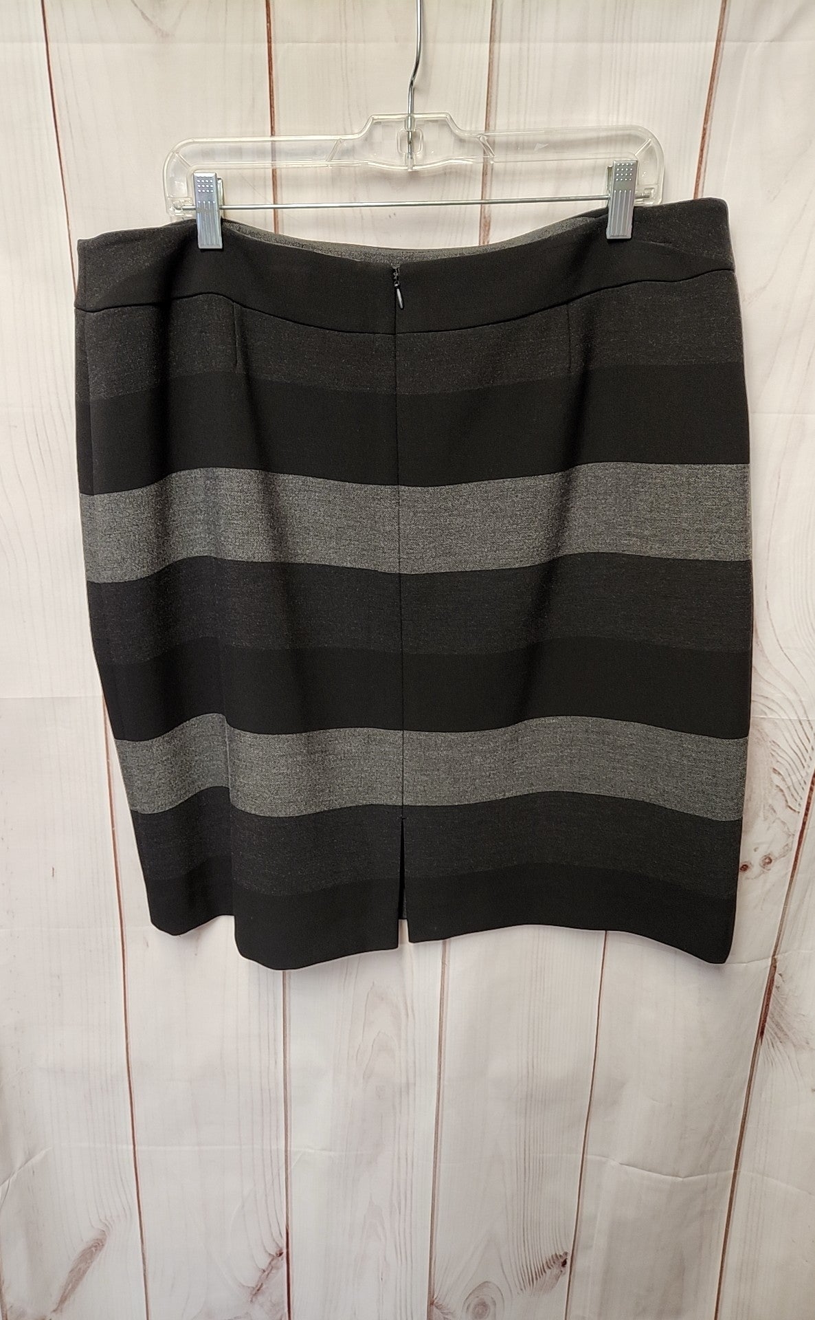 Tahari Women's Size 18 Black & Gray Skirt