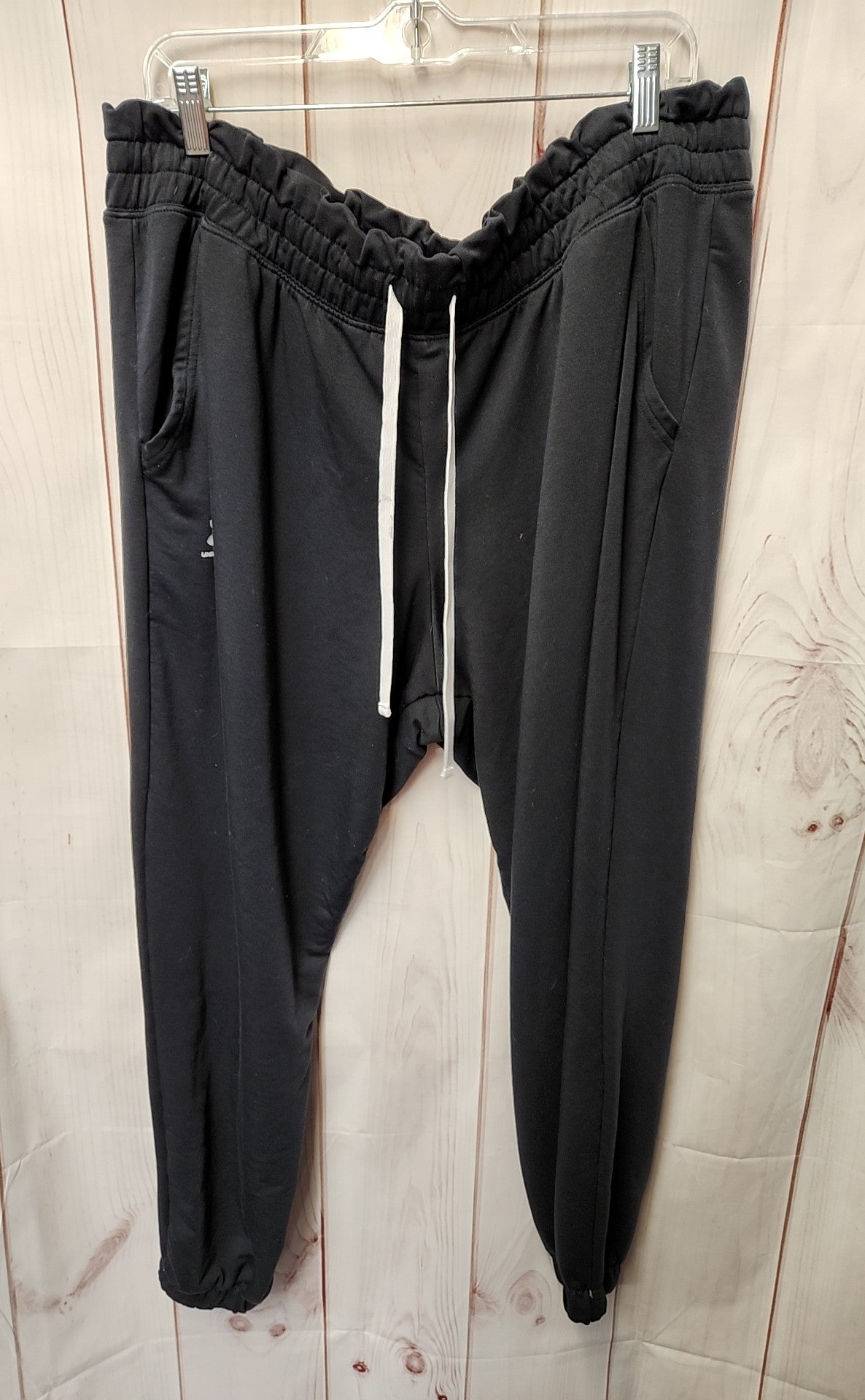 Under Armour Women's Size 1X Black Sweatpants