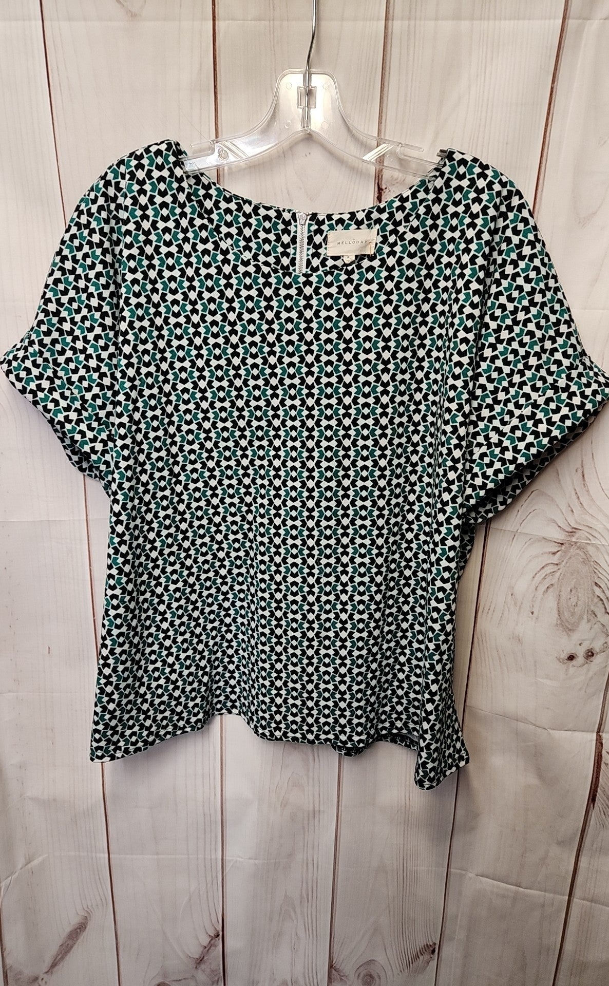 Mello Day Women's Size XL Green Short Sleeve Top