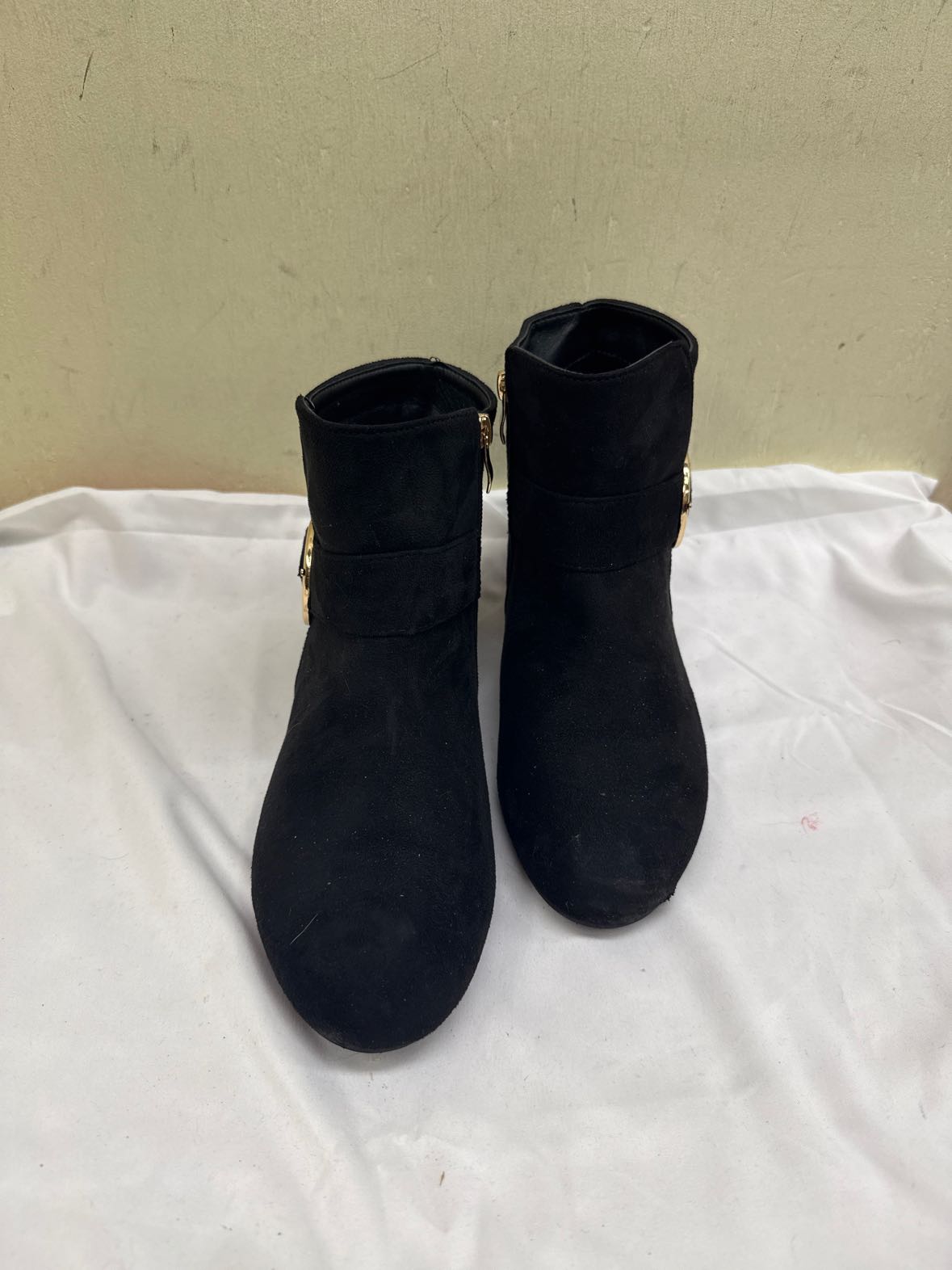 Women's Size 40 = 9-1/2 Black Boots Shoes