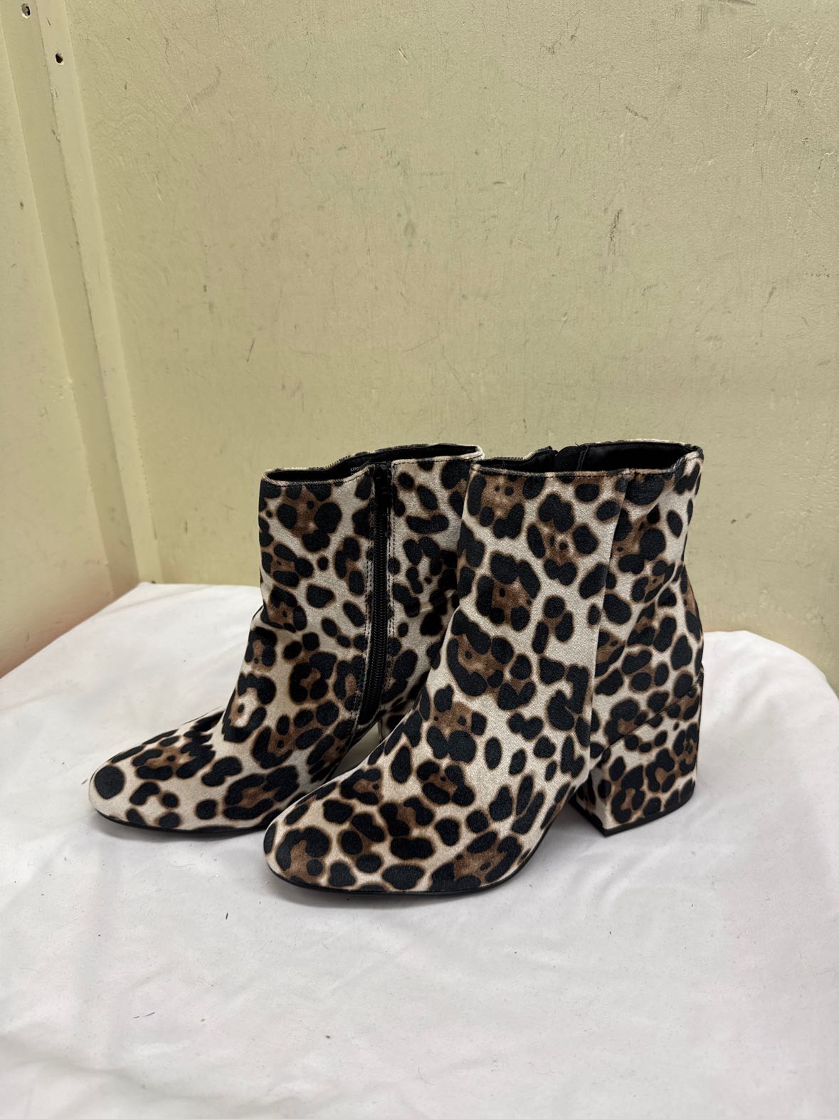 Madden girl Women's Size 9 leopard print Boots Shoes