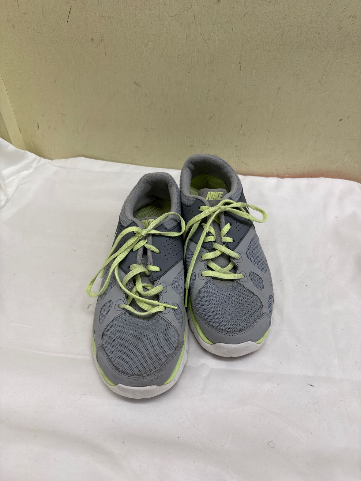 Nike Women's Size 8-1/2 Gray Sneakers Shoes