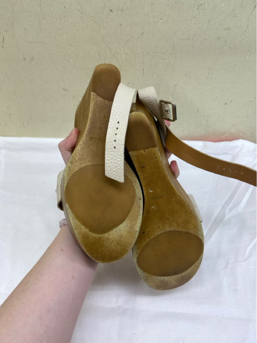 Steve Madden Women's Size 40 = 9-1/2 Tan Sandals