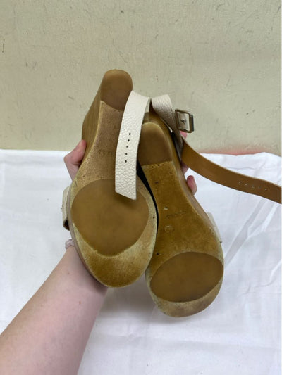 Steve Madden Women's Size 40 = 9-1/2 Tan Sandals