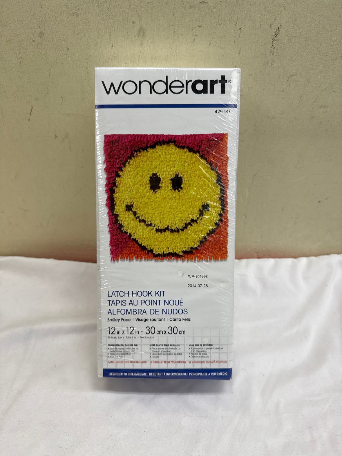NIB WonderArt Latch Hook Kit Arts & Crafts