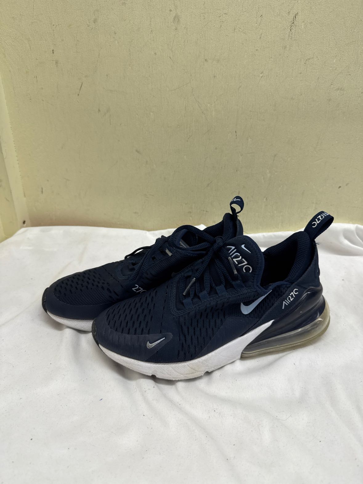 Nike Air 270 Boy's Size 5 Navy Shoes