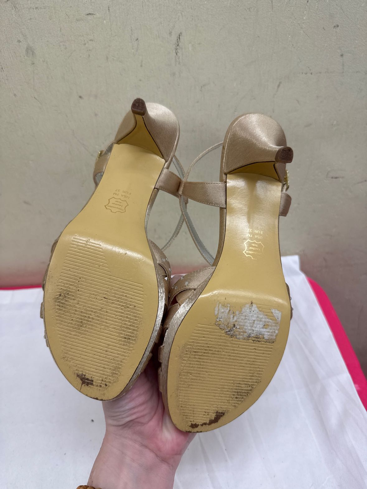 Nina Women's Size 7 Gold Sandals Shoes