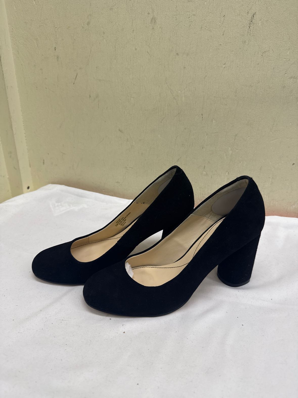 Isola Women's Size 6-1/2 Black Pumps Shoes