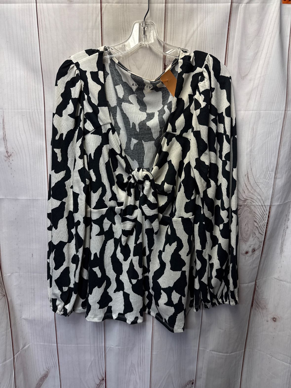 Ava & Viv Women's Size 2X White & Black Long Sleeve Top
