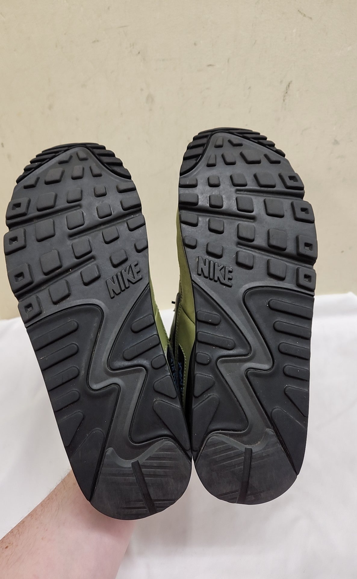 Nike Air Max Men's Size 9-1/2 Green Sneakers Shoes