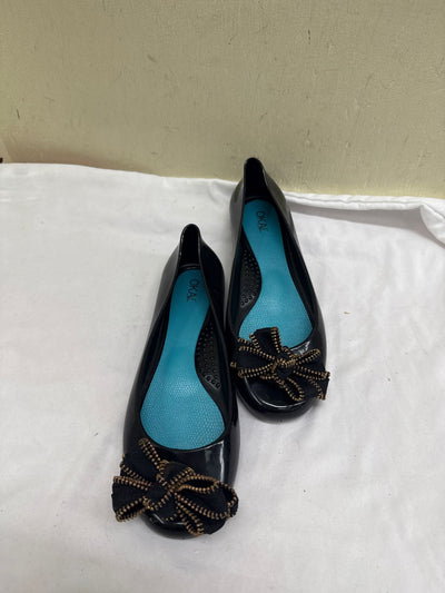 Oka b Women's Size 7 Black Flats Shoes