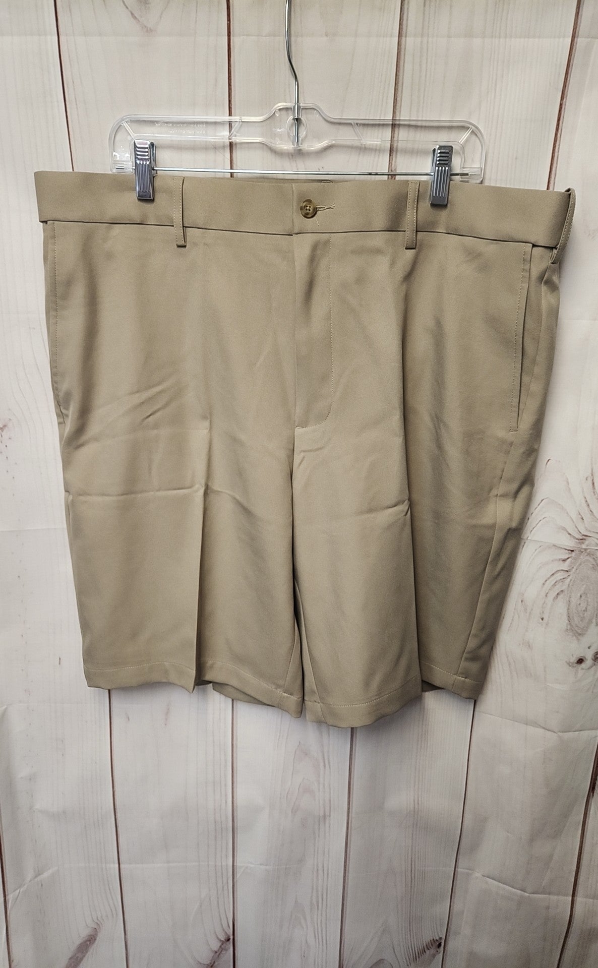 PGA Men's Size 40 Beige Shorts