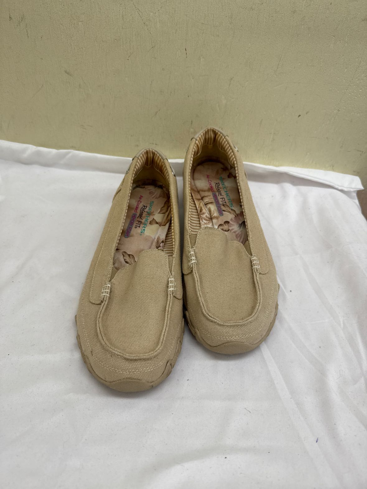 Skechers Women's Size 9 Tan Flats Shoes