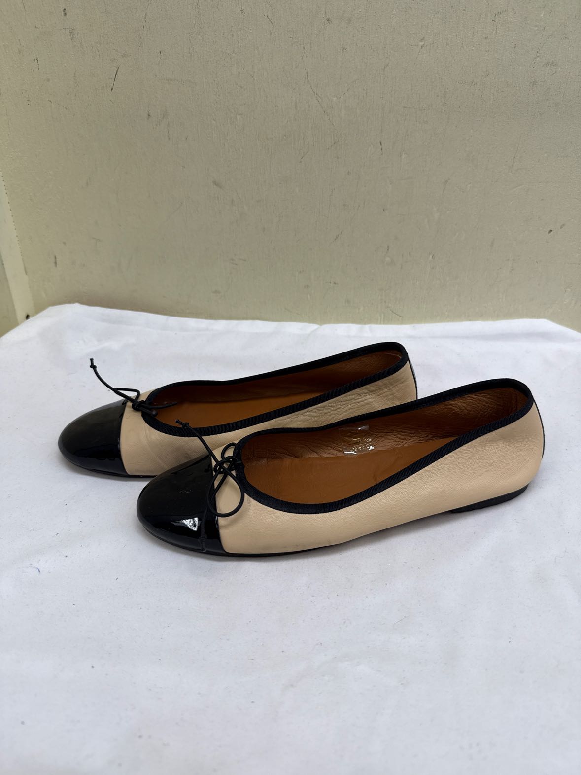 Jonak Women's Size 39 = 8-1/2 Tan Flats Shoes