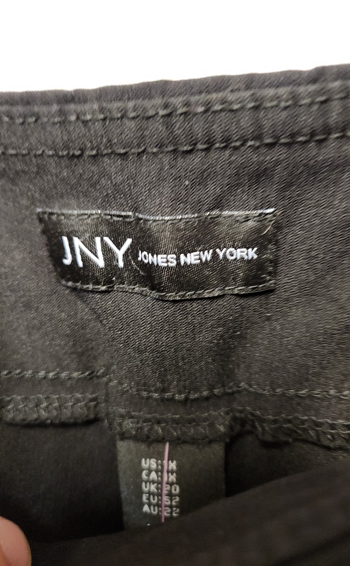 Jones New York Women's Size 1X Black Capris