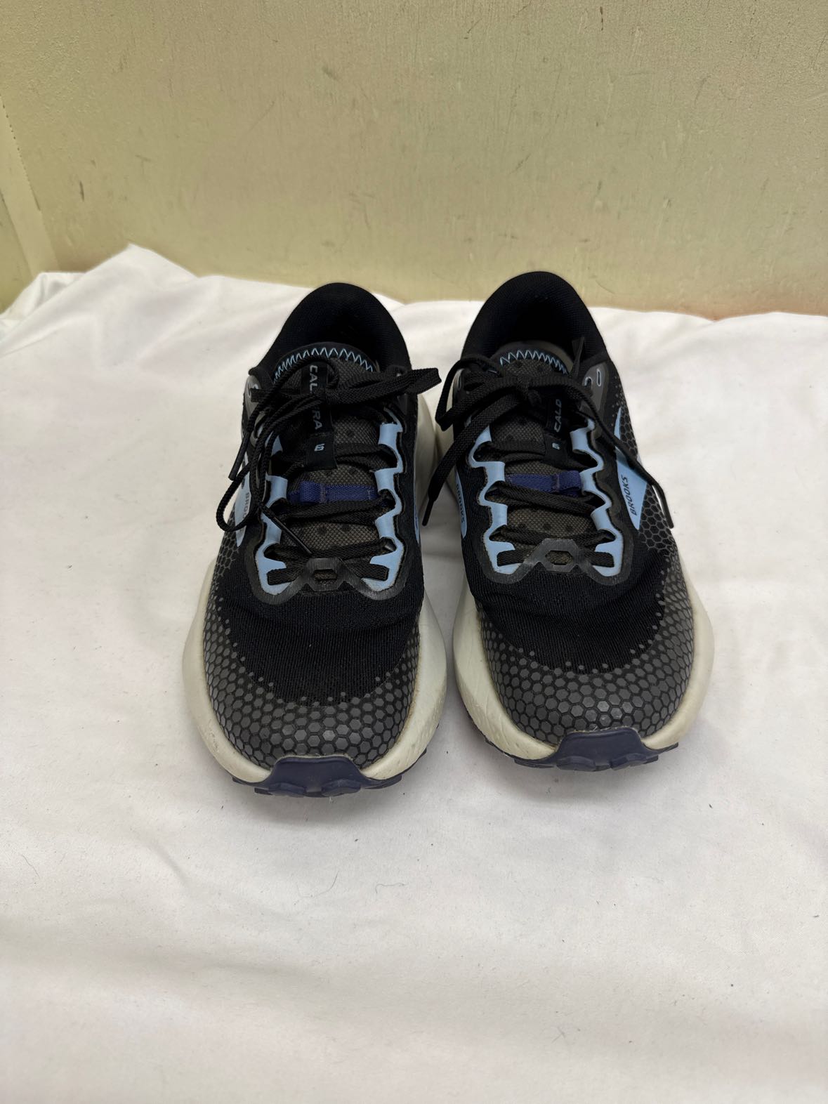 Brooks Women's Size 6-1/2 Black Sneakers Shoes