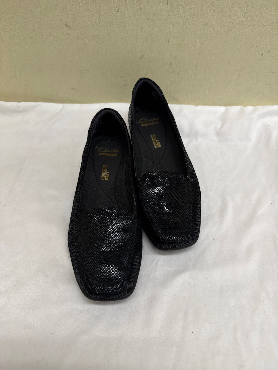 Clarks Women's Size 6-1/2 Black Flats Shoes