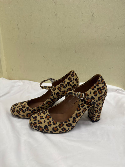 Women's Size 8 leopard print Pumps Shoes