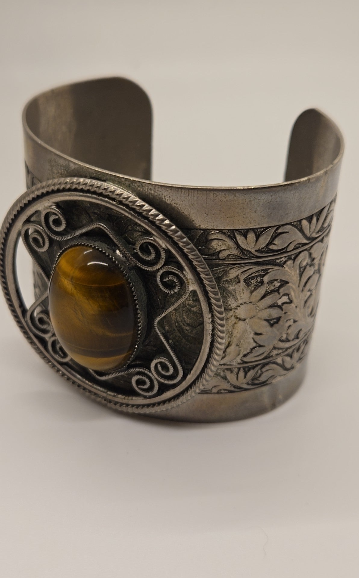 Tigers eye silver thick cuff bracelet with engraving/etching