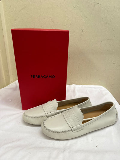 NIB Salvatore Ferragamo Iside Women's Size 8 White Leather Loafers Flats Shoes