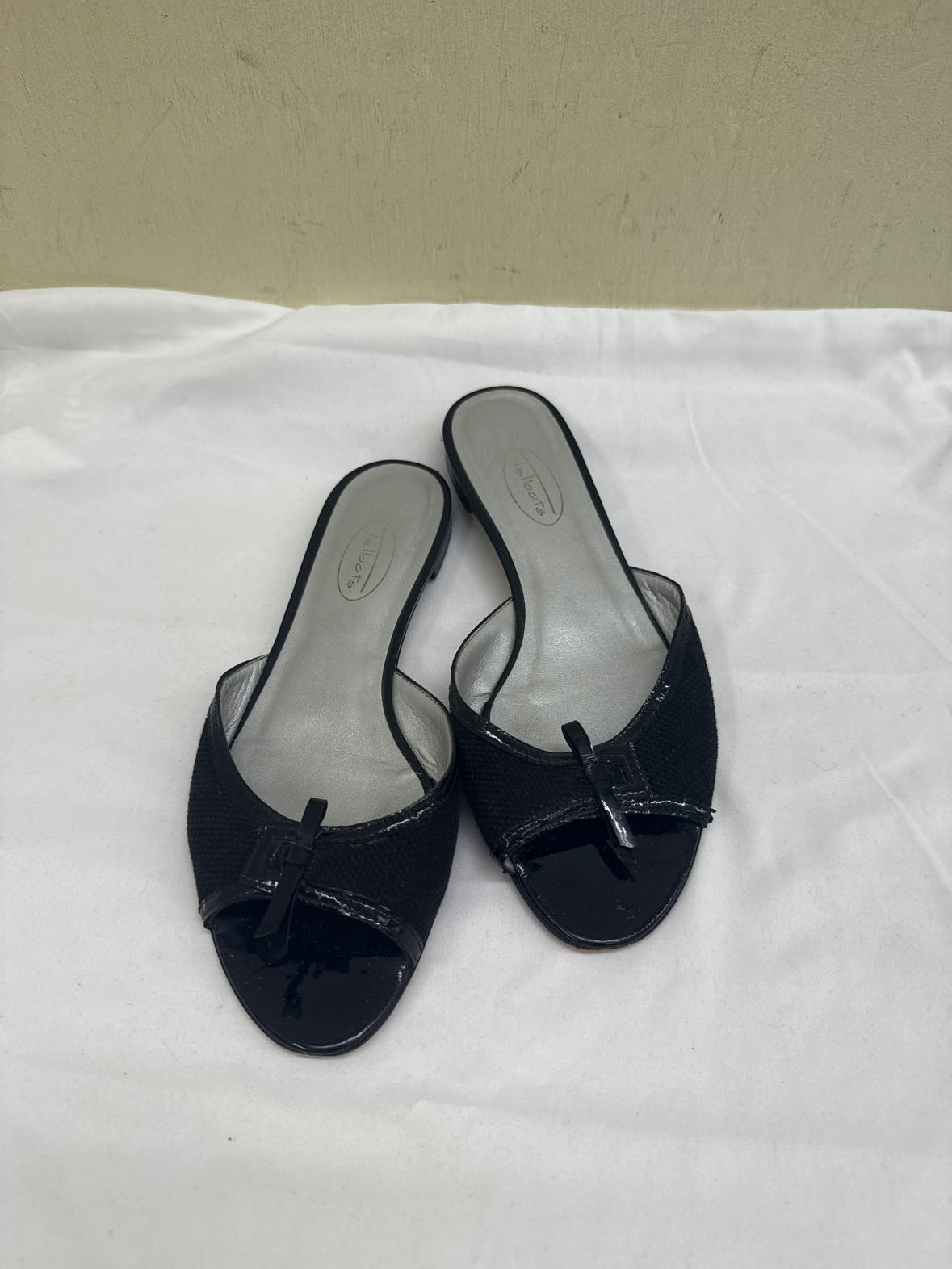 Talbots Women's Size 6-1/2 Black Flats