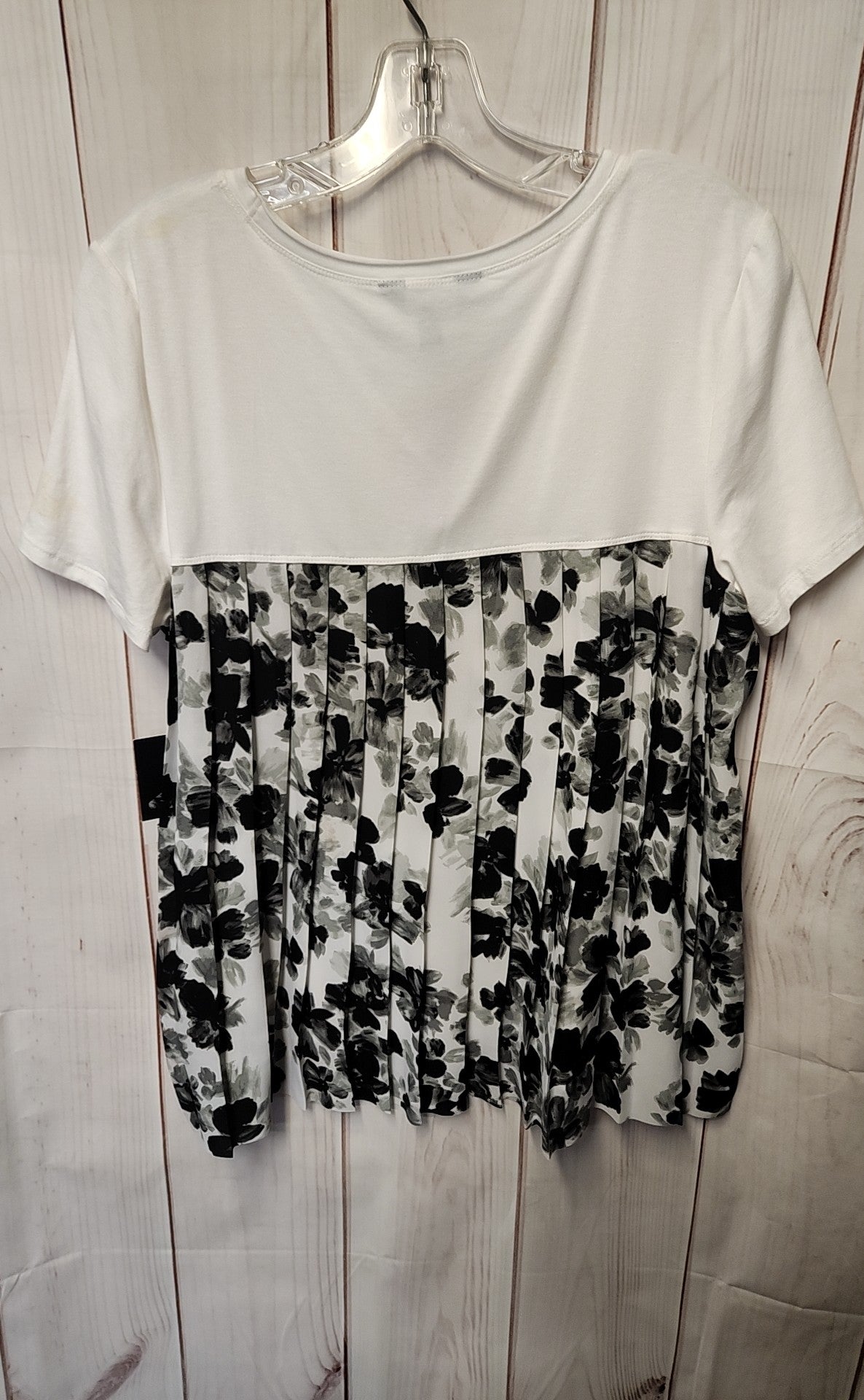 NWT Simply Vera Women's Size M White Short Sleeve Top