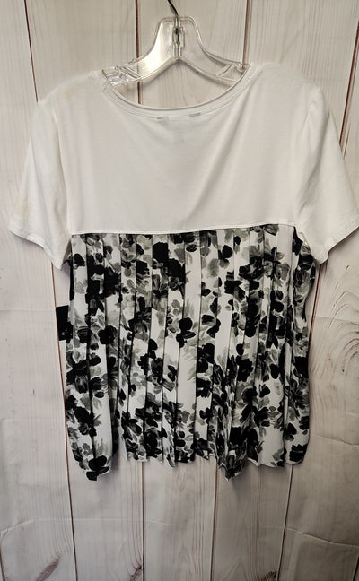 NWT Simply Vera Women's Size M White Short Sleeve Top