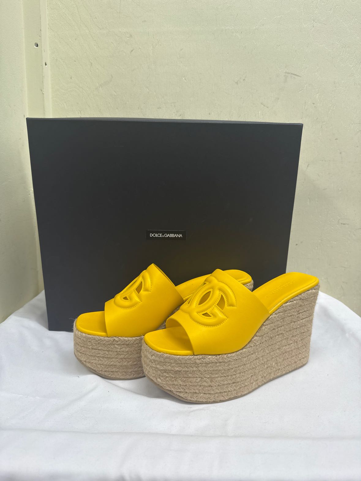 Dolce & Gabbana Women's Size 39 = 8-1/2 Yellow Sandals Shoes