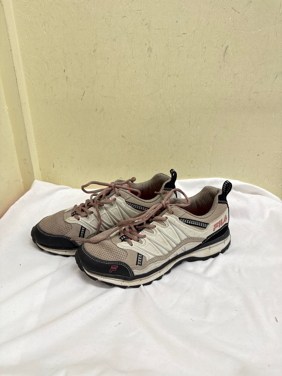 Fila Women's Size 8-1/2 Tan Sneakers Shoes