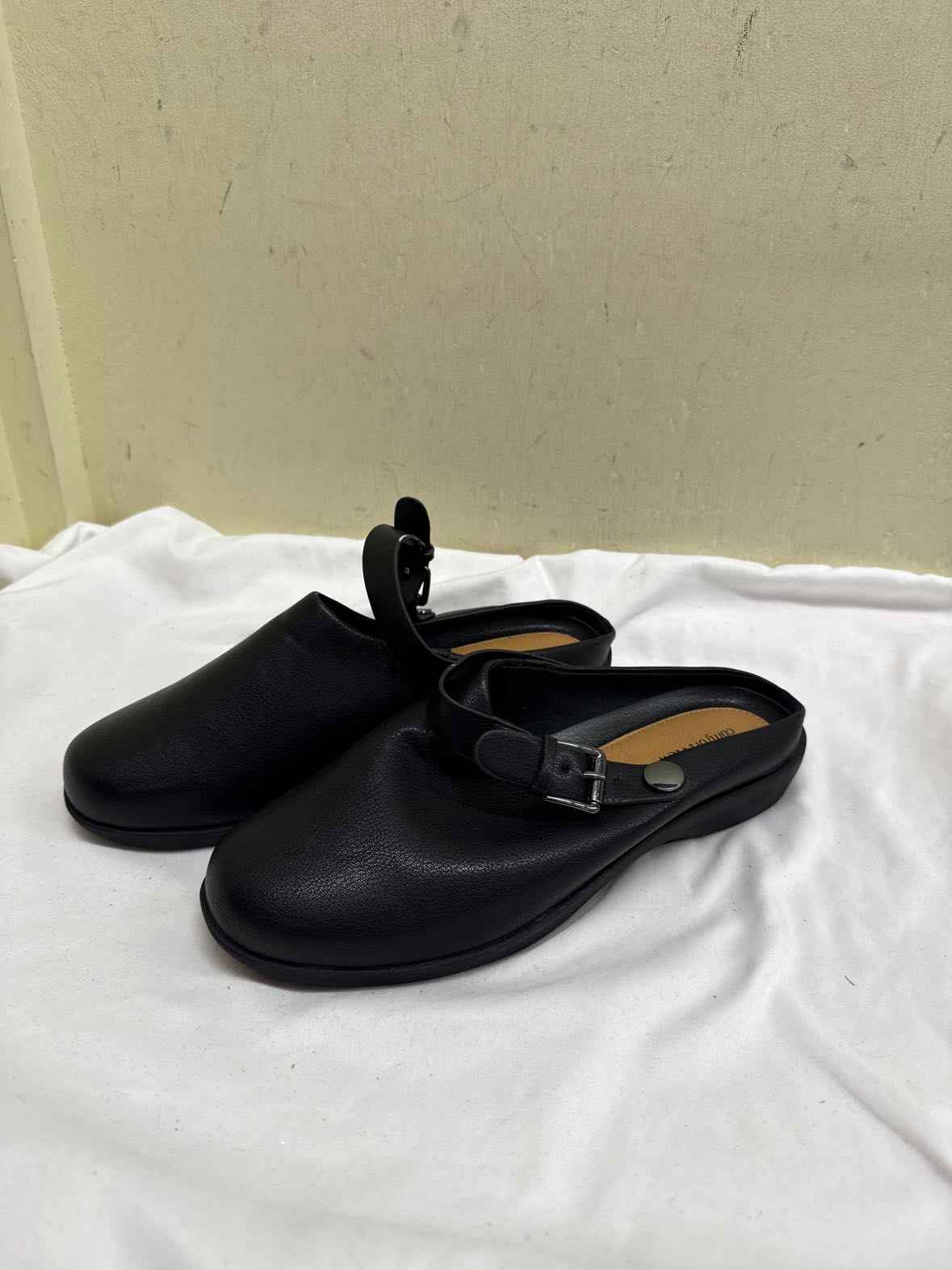 Comfortview Women's Size 9-1/2 Black Clogs Shoes