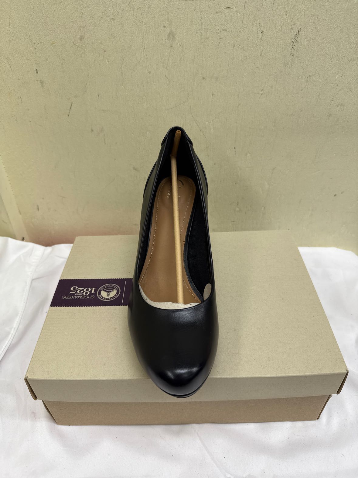 NIB Clarks Women's Size 8-1/2 Black Pumps Shoes