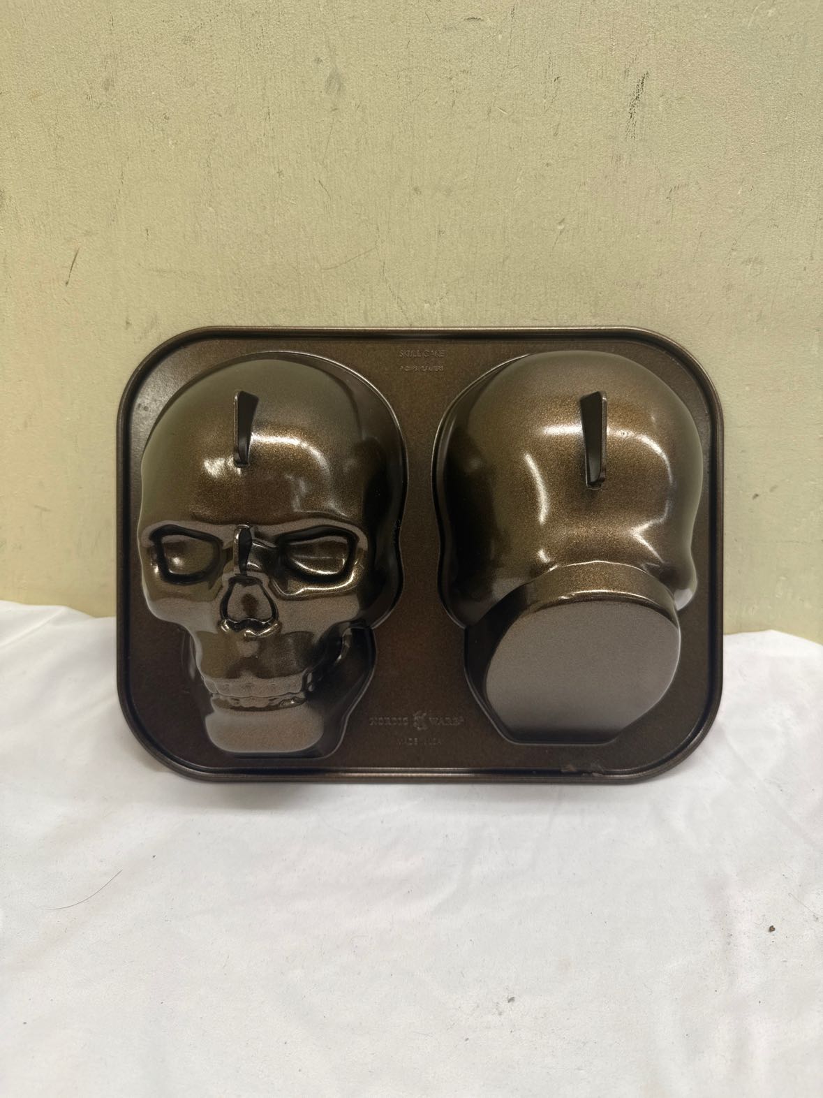 Nordic Ware Skull Cake Pan Dish