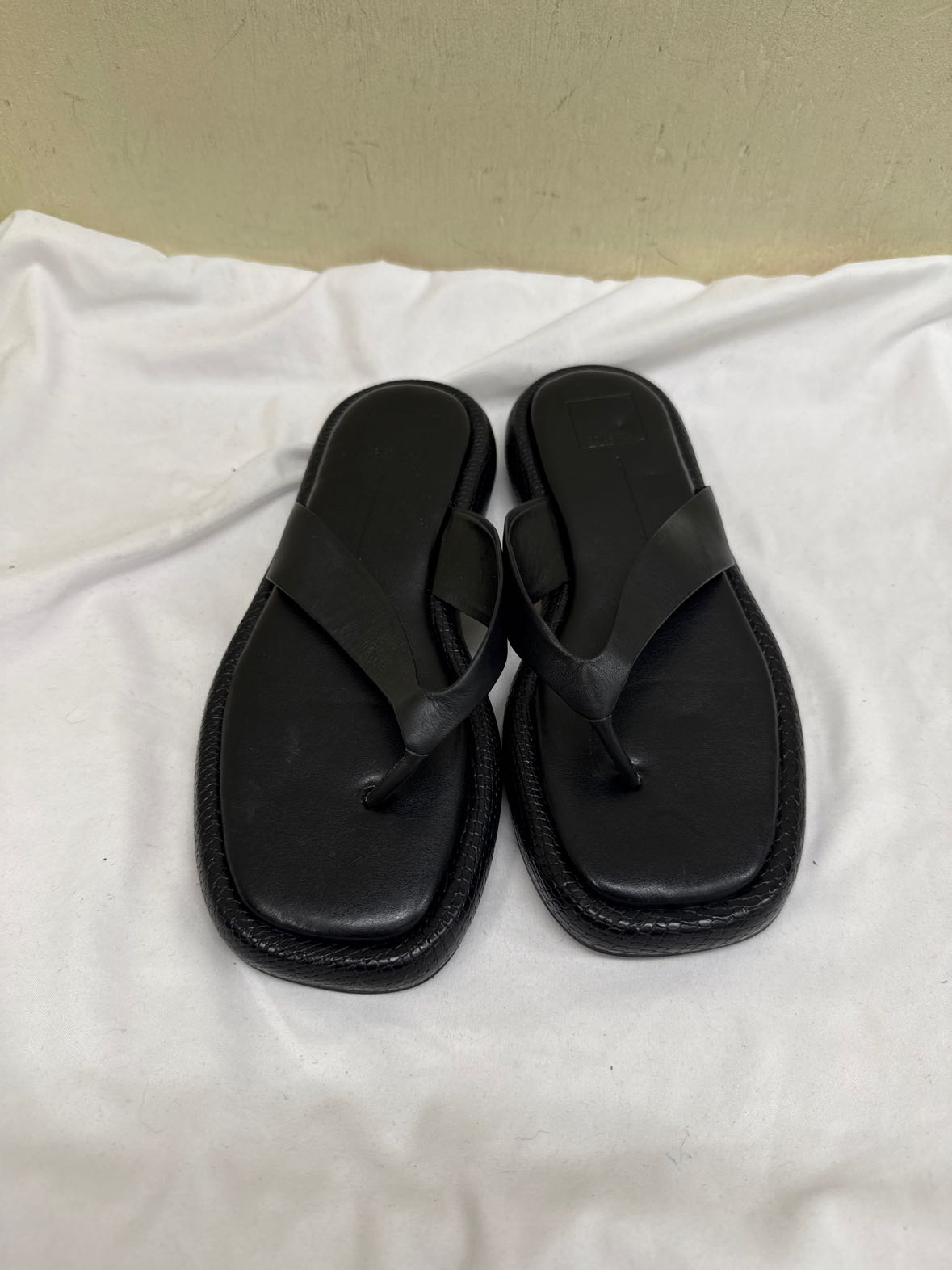 Dolce Vita Women's Size 8 Black Sandals Shoes