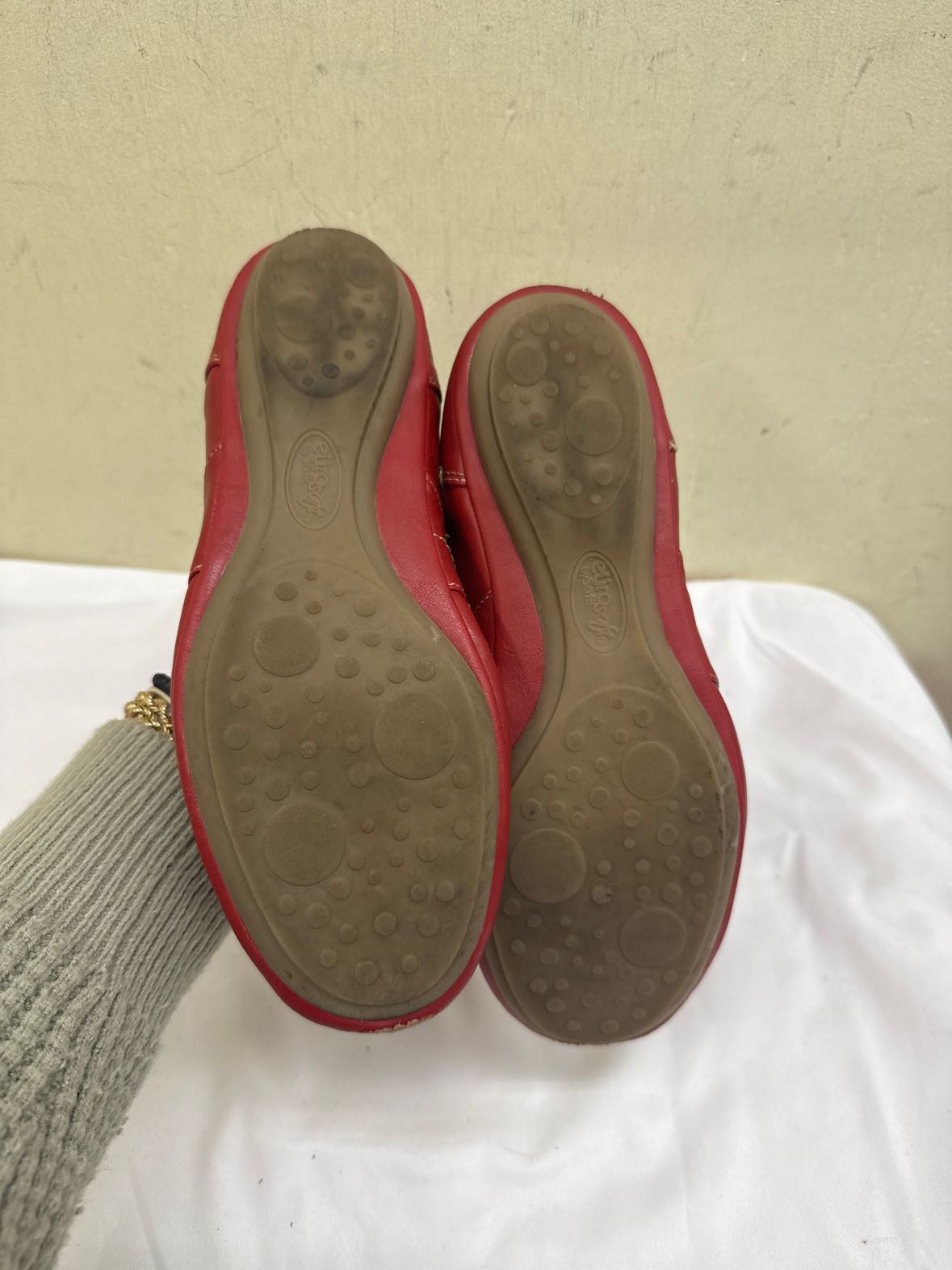 Sofft Women's Size 7-1/2 Red Flats Shoes