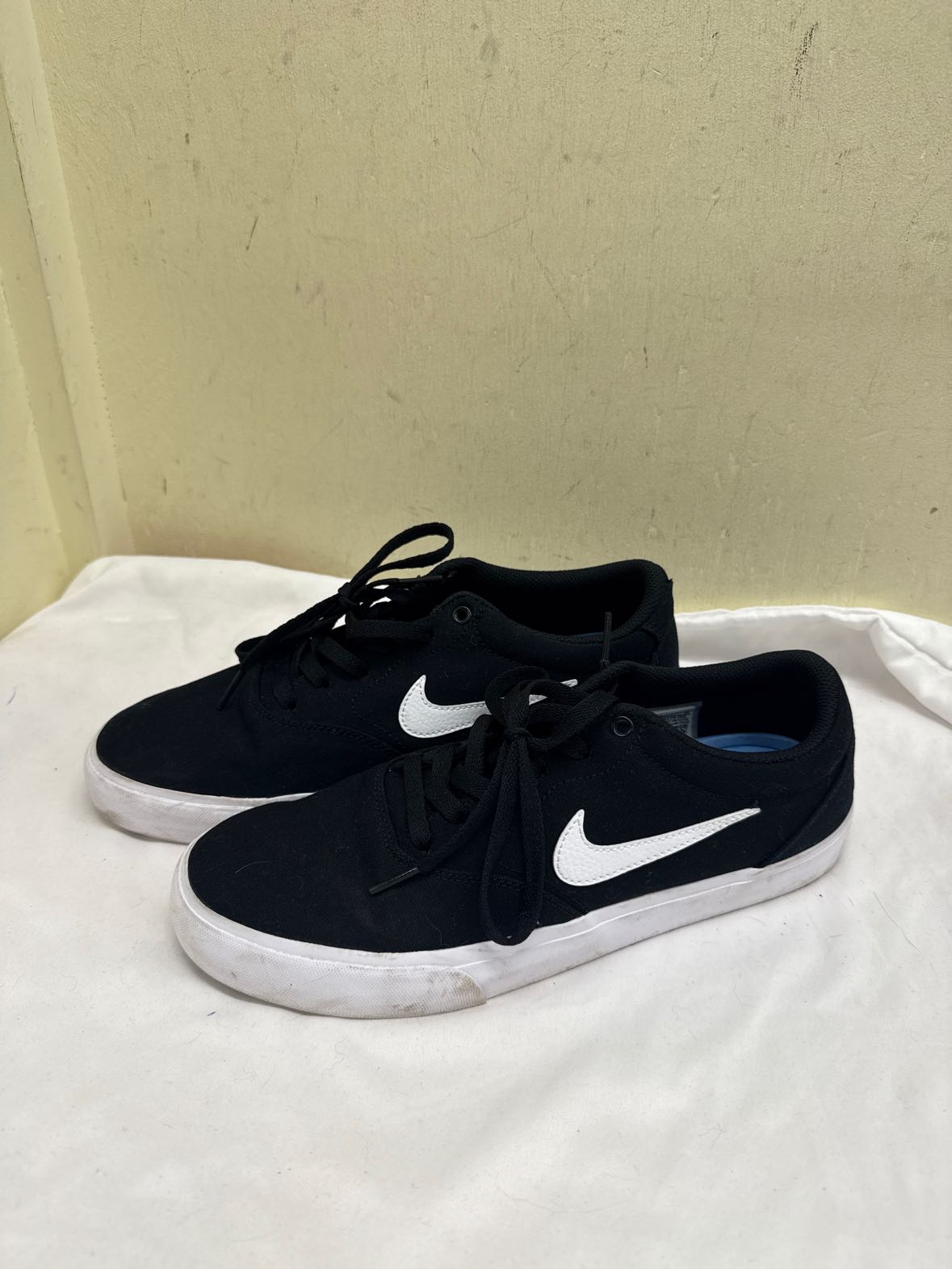 Nike SB Charge Canvas Women's Size 10 Black Sneakers Shoes