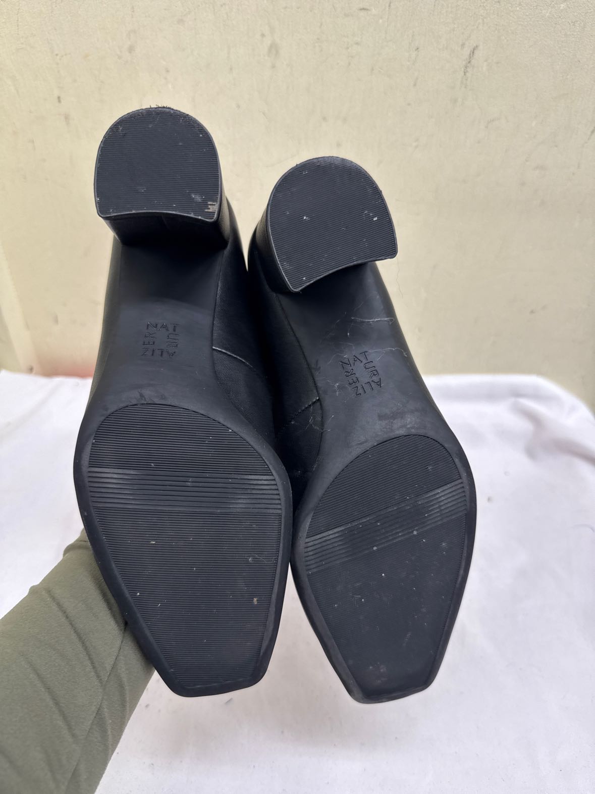 Naturalizer Women's Size 9 Black Pumps Shoes