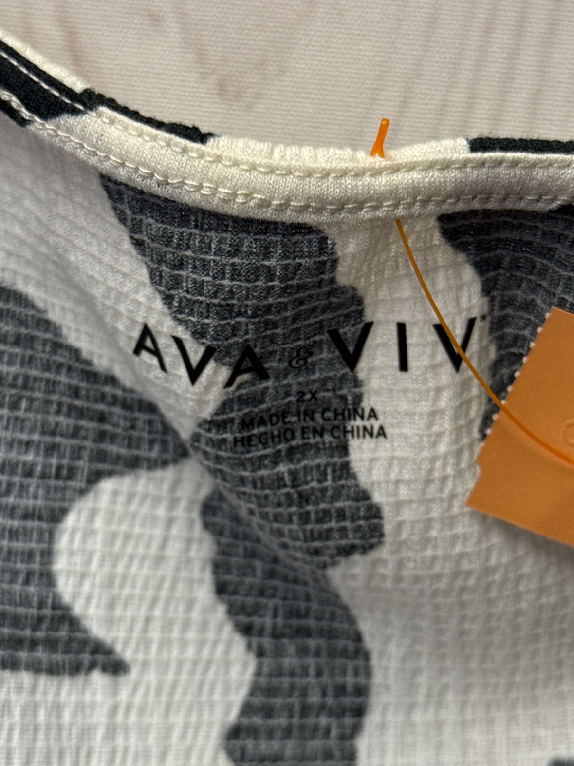 Ava & Viv Women's Size 2X White & Black Long Sleeve Top