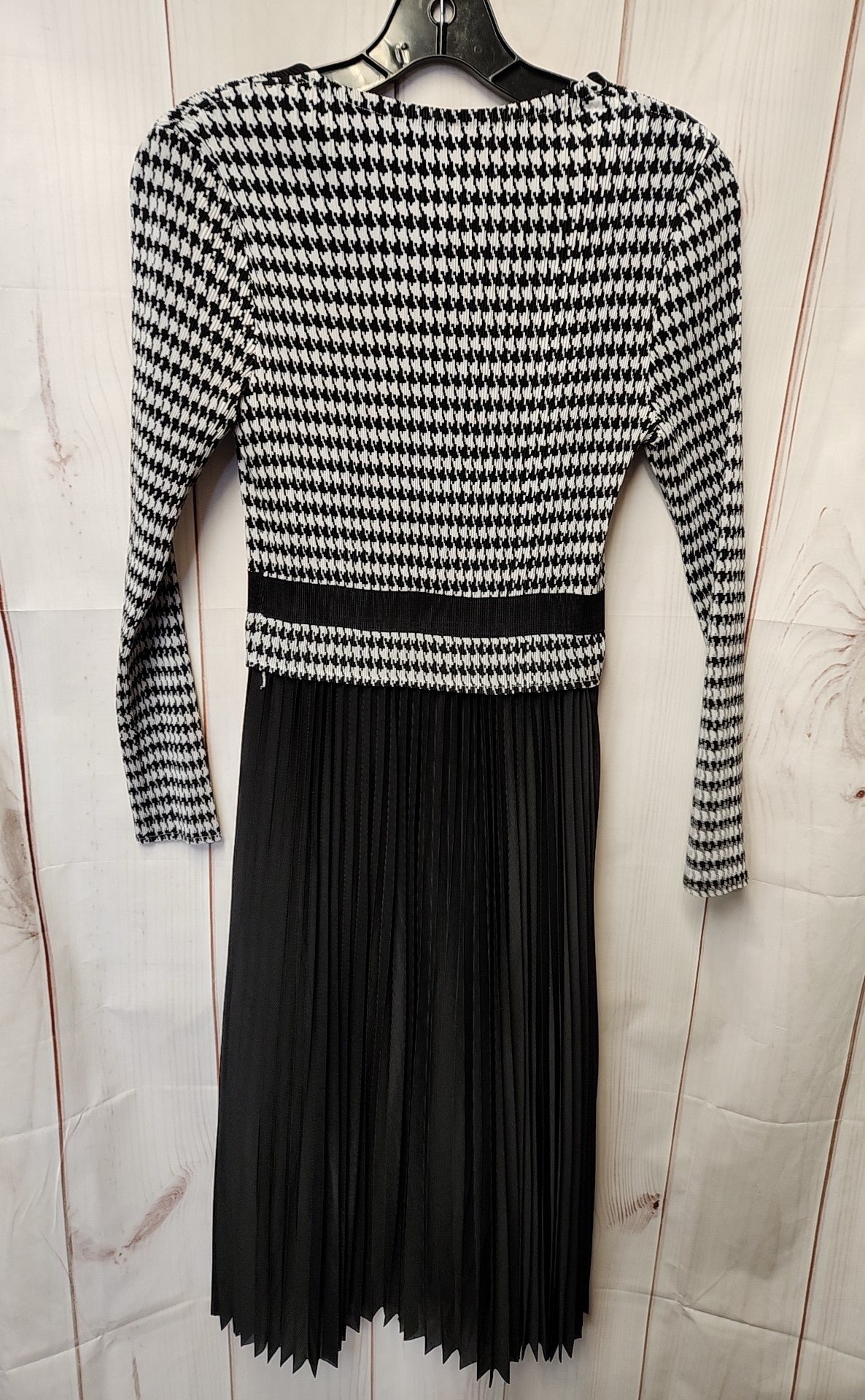 NWT Queenia Women's Size One Size Black & White Dress