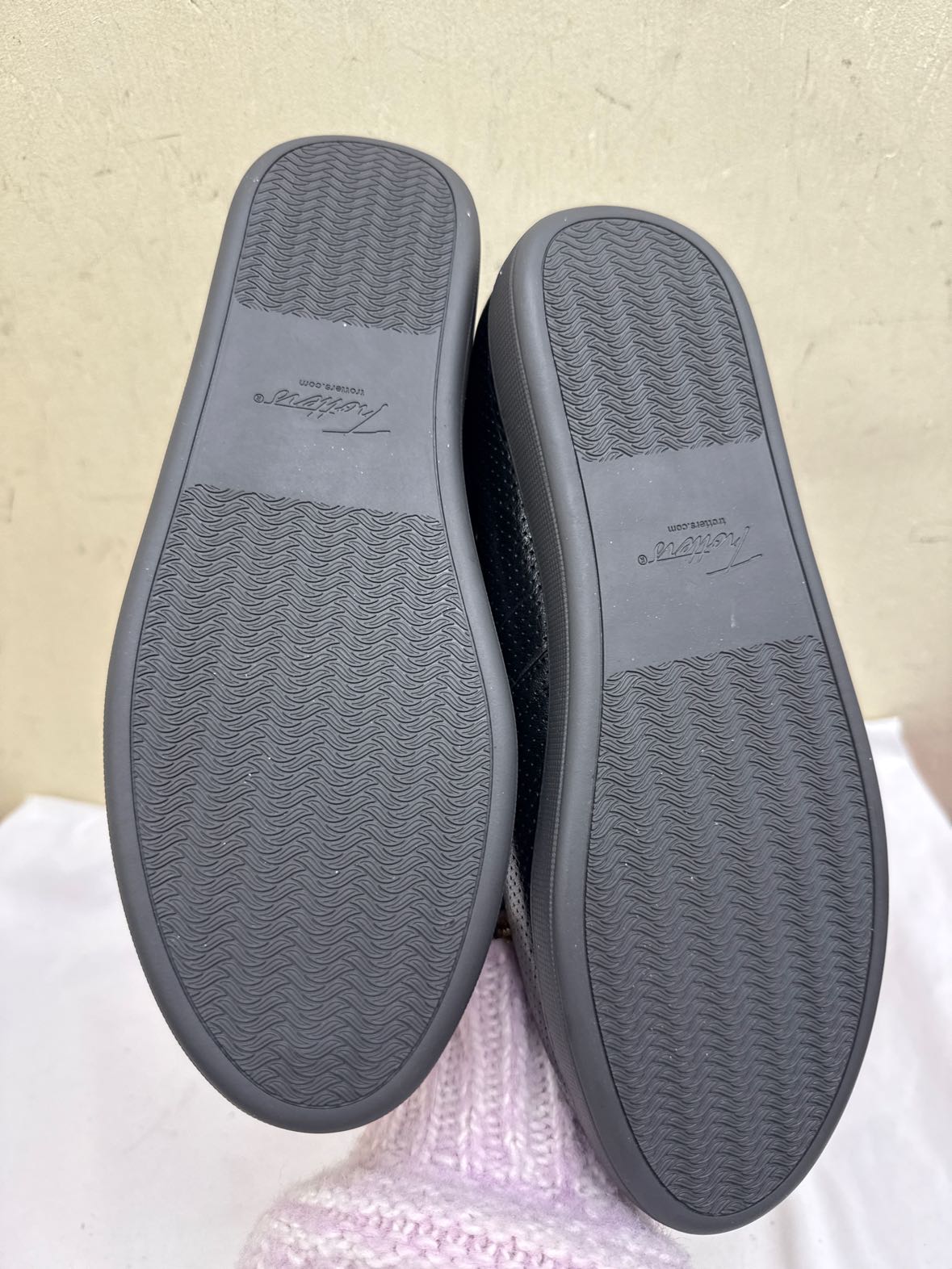 Trotters Women's Size 9 Black Flats Shoes