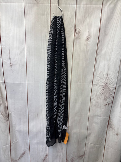 Chico's Size One Size White & Black Animal Print Dress Scarf