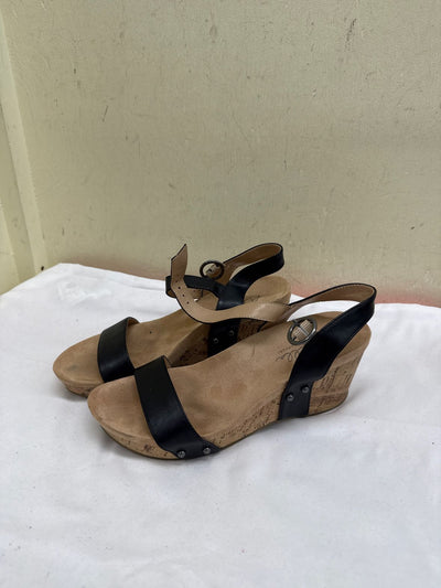 Abella Women's Size 7-1/2 Black Sandals Shoes